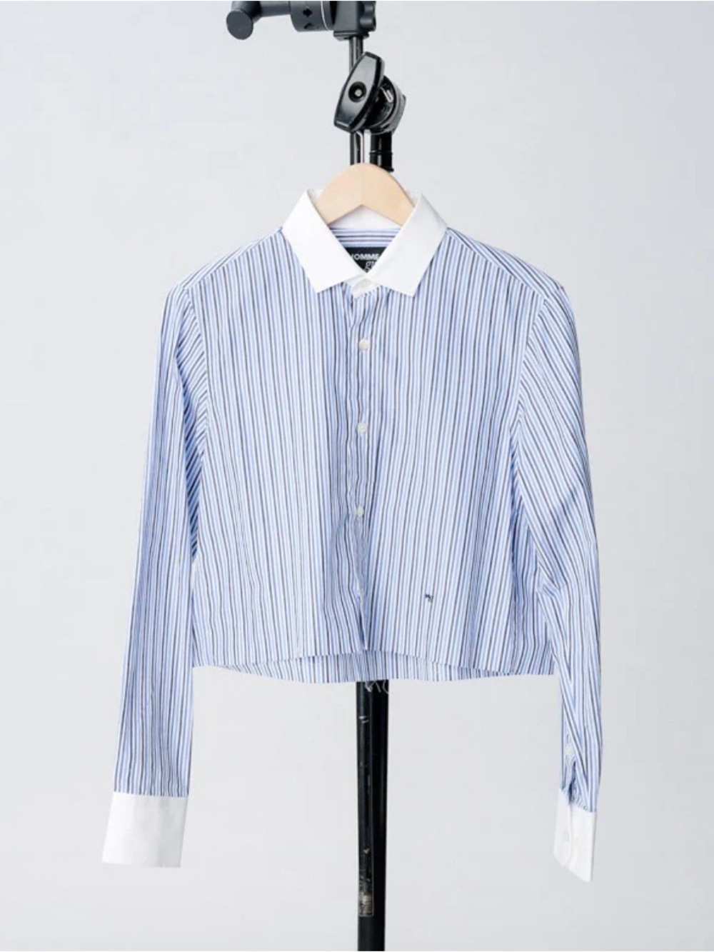 Hommegirls cropped button down in multi blue stripe. Size S